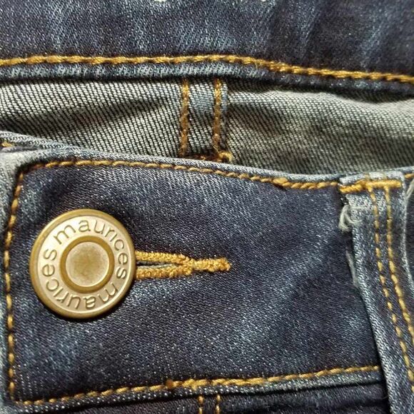 Maurices High Rise Frayed Cut Off Jeans size Medium - Picture 2 of 11